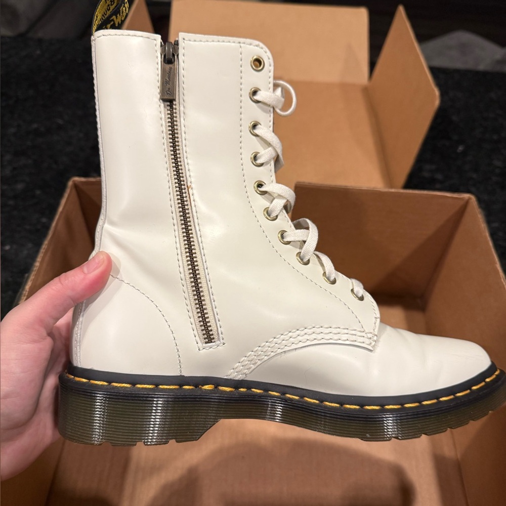 Dr. Martens Off-White Leather Combat Boots Alix Pointed Toe Ankle 8 Worn ONCE - Picture 5 of 8